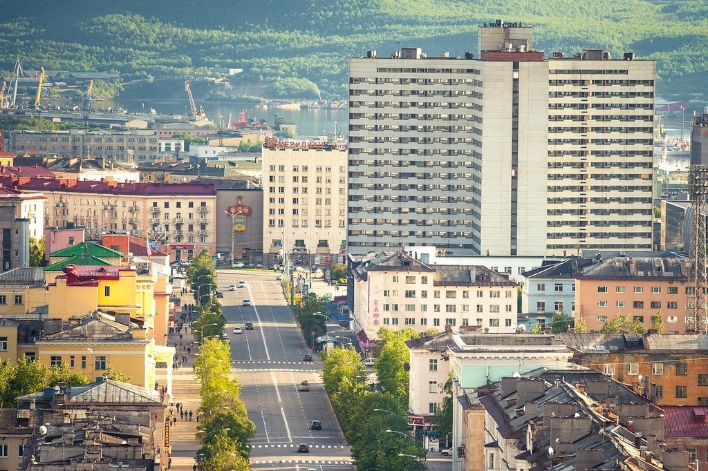 Мурманск фото зданий. Площадь пять углов Мурманск. Мурманск центр города. Мурманск пять углов лето. Мурманск площадь пять углов летом.