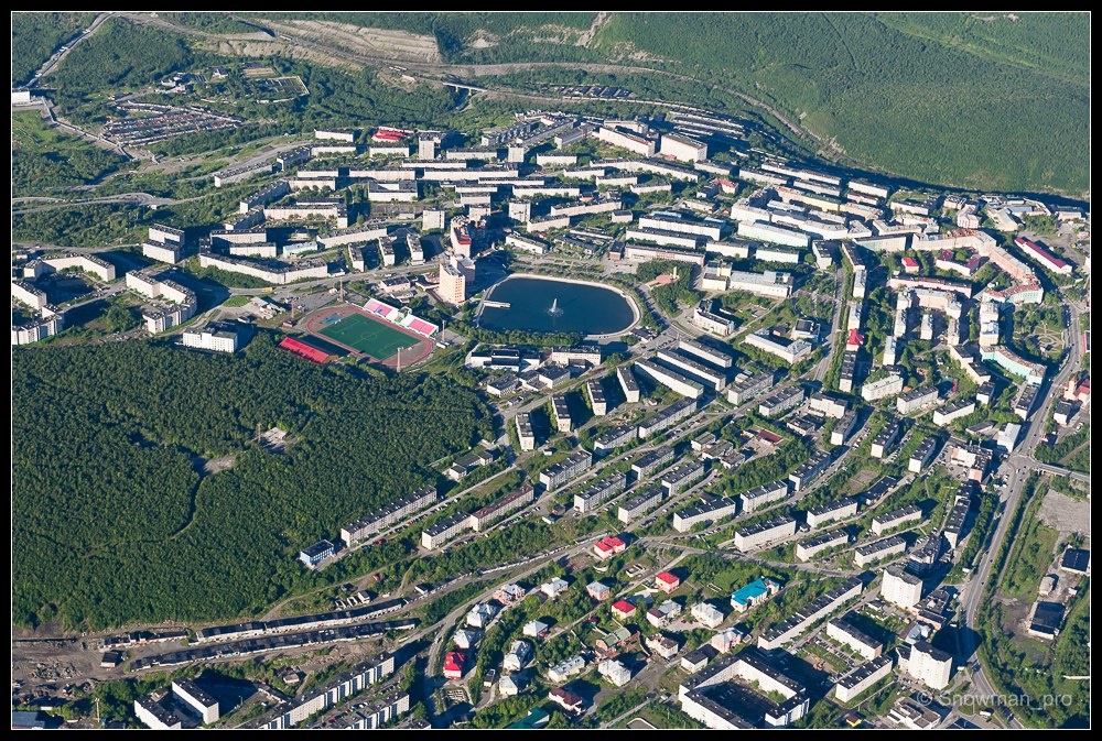 Хибины жилье. Город Кировск Мурманская область. Кировск Апатиты. Население города Кировск Мурманской области. Кировск Мурманская область вид сверху.